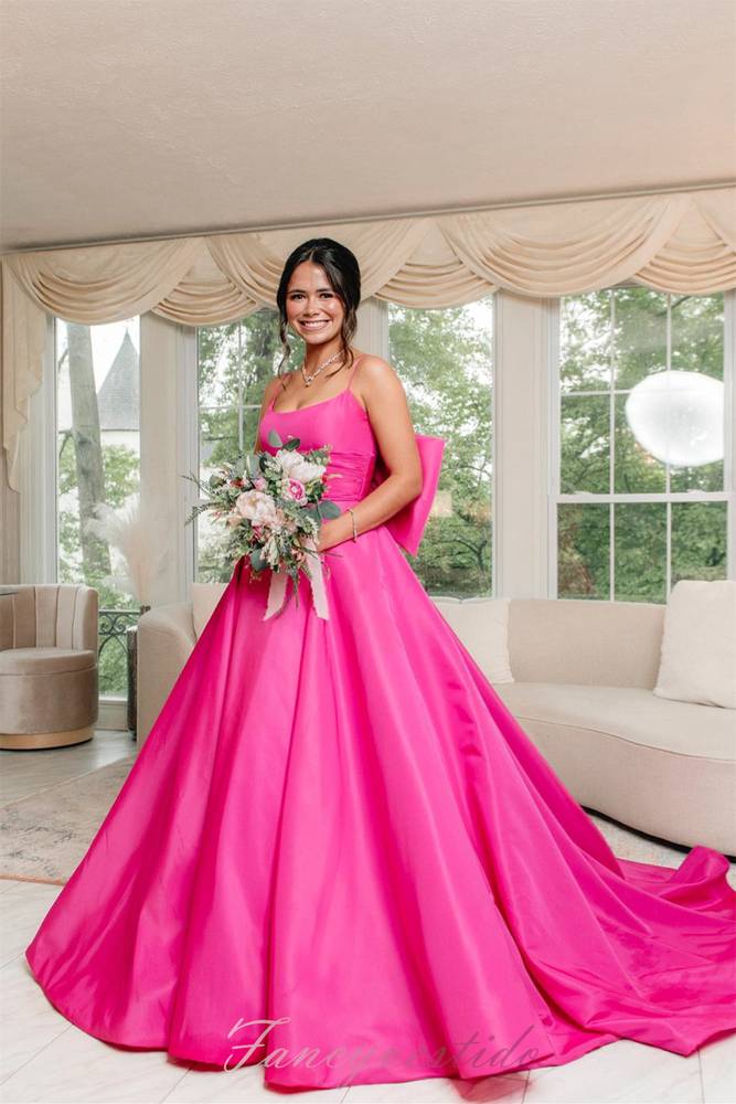 hot pink dress with bow Mina Strapless Bodycon Mini American Threads Trendy Boutique Black / M The mermaid silhouette hugs your curves and flares out at the bottom Lilly Bow Diamante Mini Dress