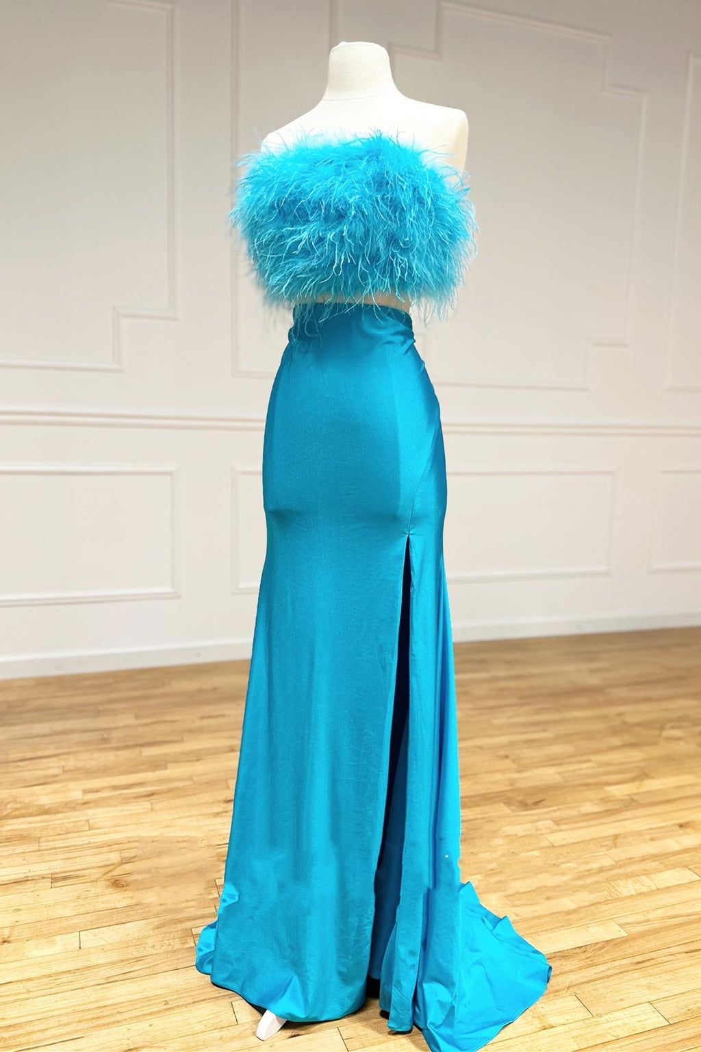 One shoulder Pleated bodice side slit silky satin prom dress Ostrich feather wedding dress
