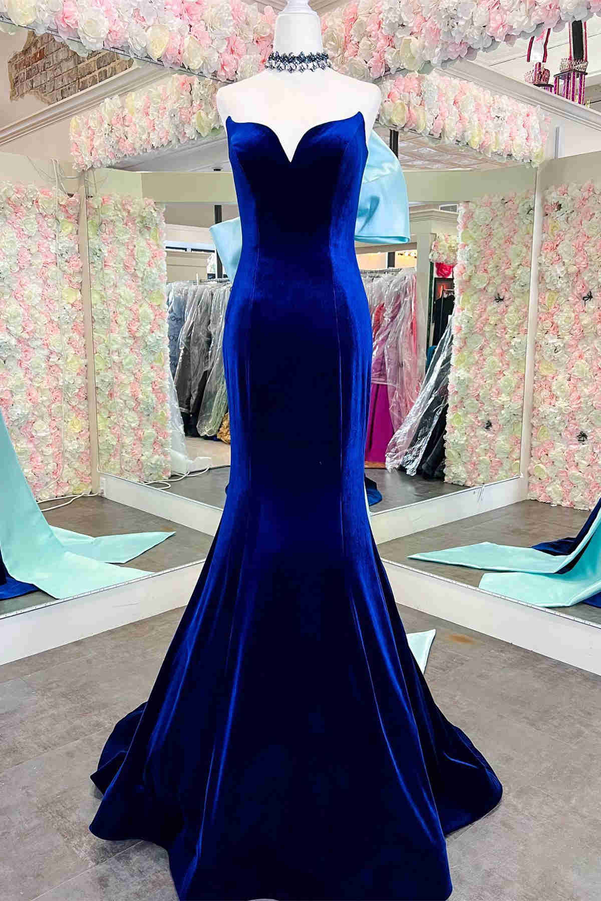 Fitted Mermaid Royal Blue Velvet Prom Dress with Bow – FancyVestido