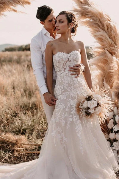 Chic A-Line Empire Sweetheart Sleeveless Lace Wedding Dress