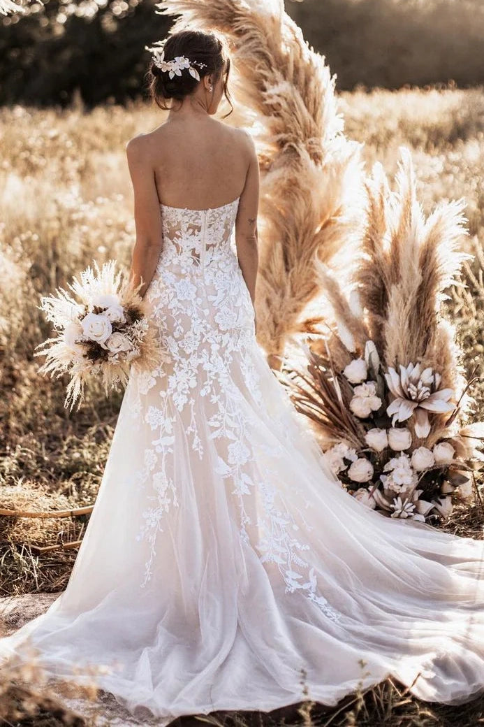 Chic A-Line Empire Sweetheart Sleeveless Lace Wedding Dress