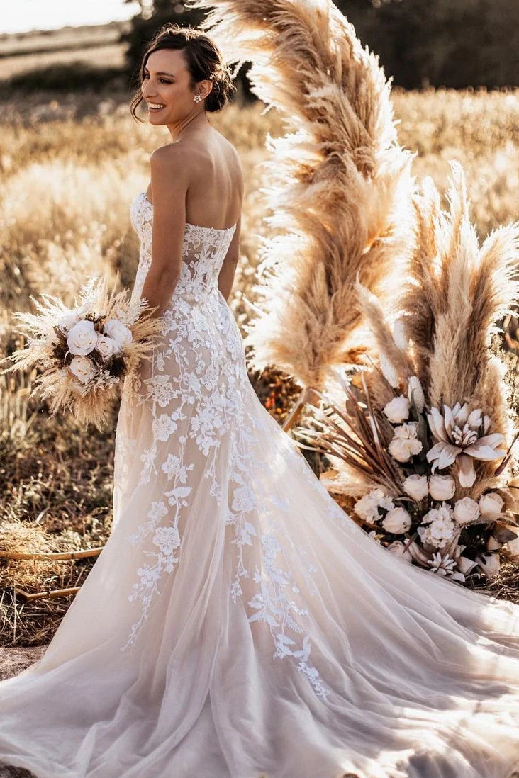 Chic A-Line Empire Sweetheart Sleeveless Lace Wedding Dress