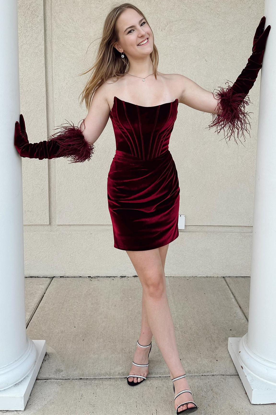 Fitted Burgundy Velvet Homecoming Dress with Feathered Gloves FancyVestido Fitted Burgundy Velvet Homecoming Dress with Feathered Gloves FancyVestido