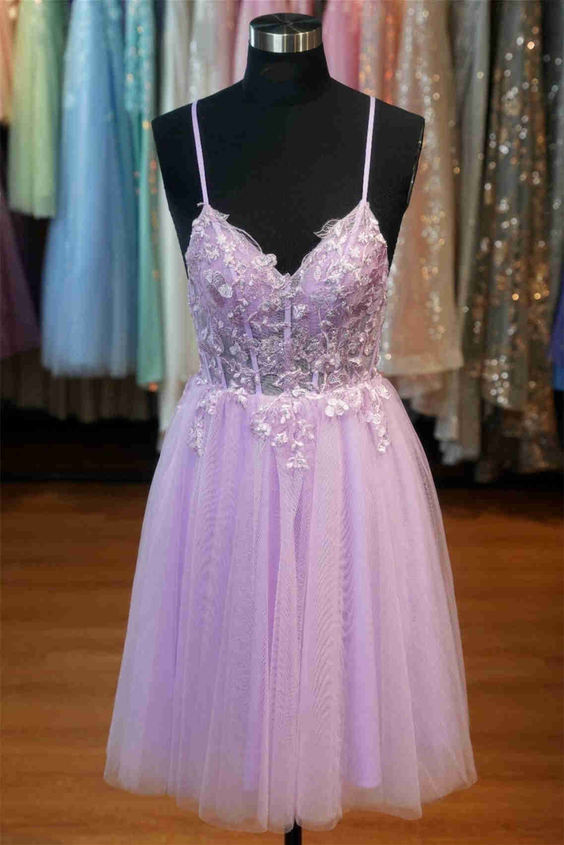 Lavender V-Neck Lace Appliques Short Homecoming Dress