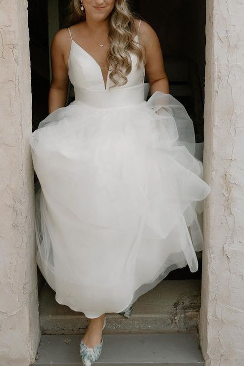 Multi- Layered Tulle Wedding Dress with Bow FancyVestido Multi- Layered Tulle Wedding Dress with Bow FancyVestido