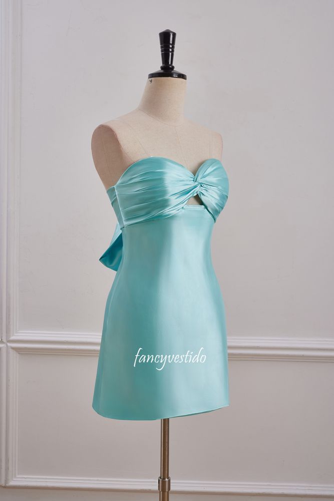 Chic Sweetheart Keyhole Homecoming Dress with Bow Back