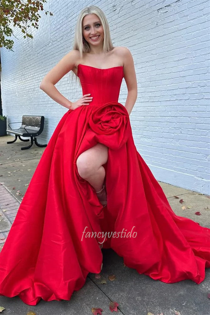 Strapless Coop Neck Red Satin A-Line Prom Dress with Floral FancyVestido Strapless Coop Neck Red Satin A-Line Prom Dress with Floral FancyVestido