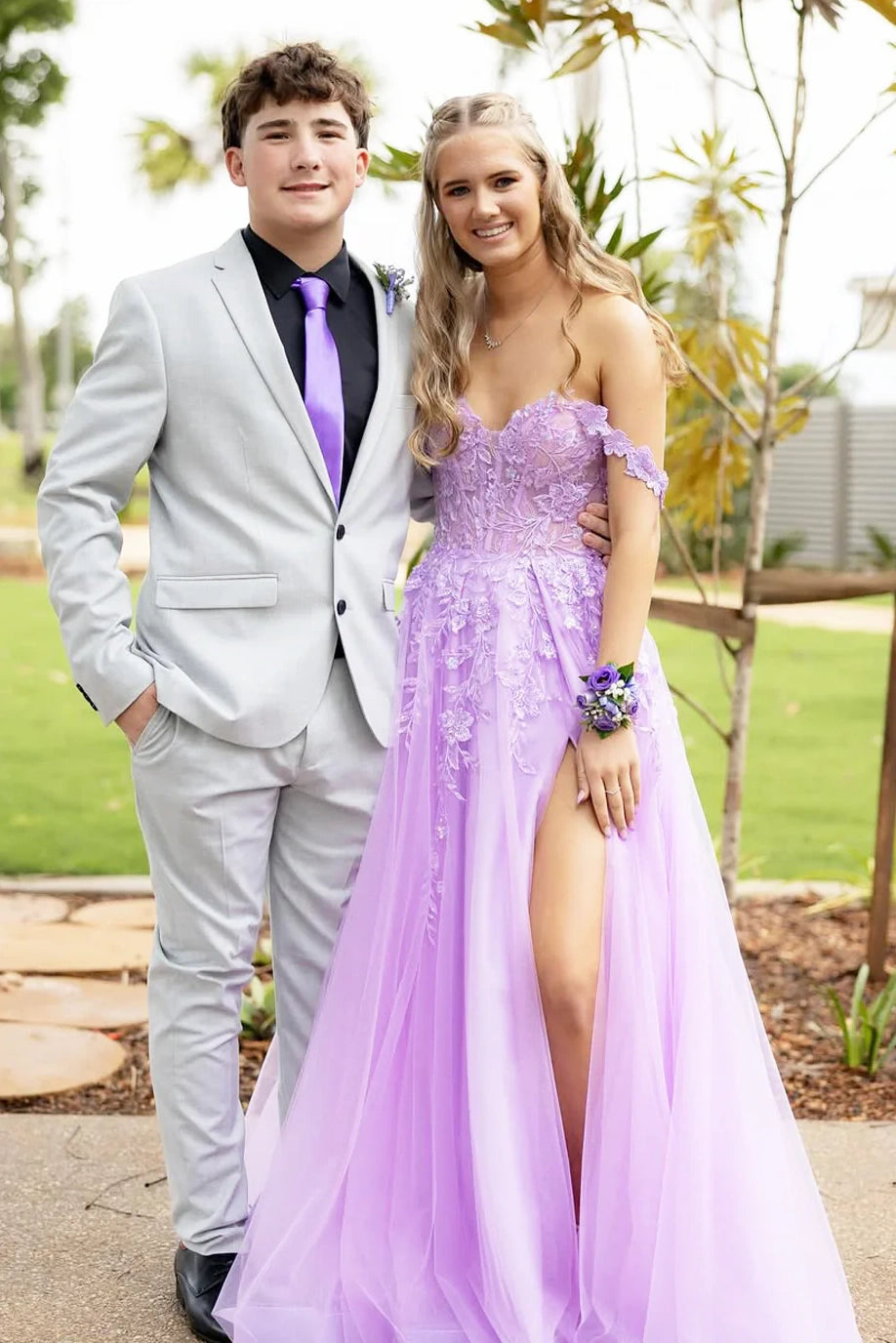 Off-Shoulder Tulle A-Line Lace Appliques Party Prom Dress With Slit