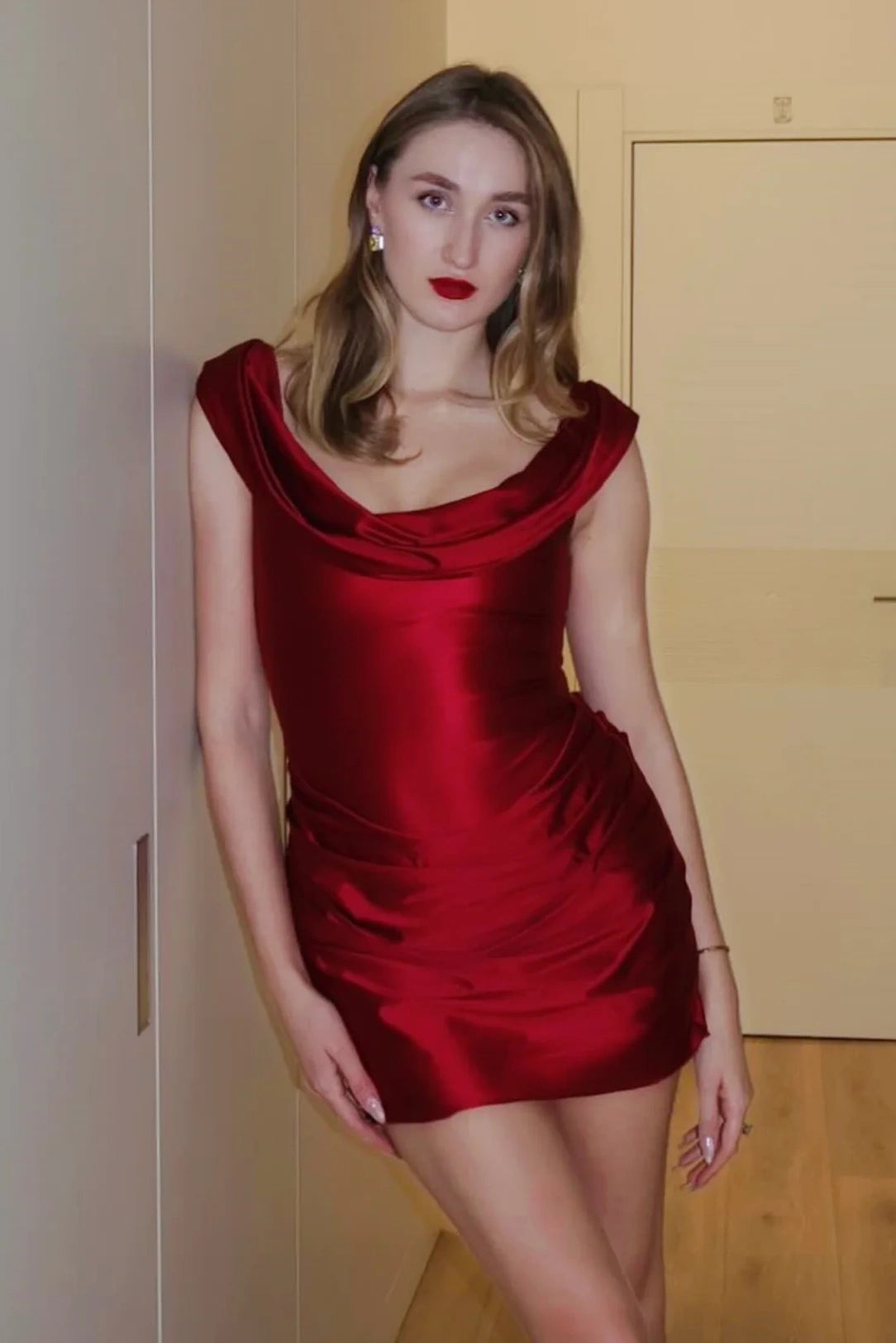 Sexy Red Satin Tight Scoop Sleeveless Ruched Homecoming Dress 