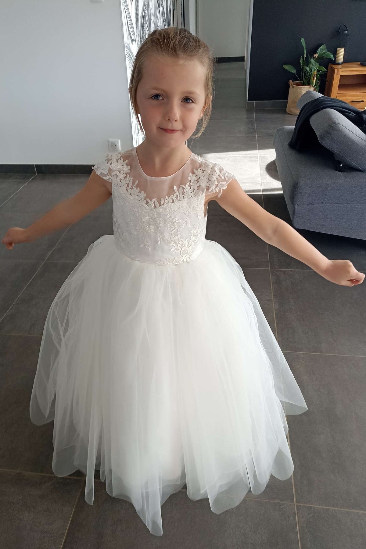 Tulle A-Line Cap Sleeves V-Back Flower Girl Dress With Appliques 