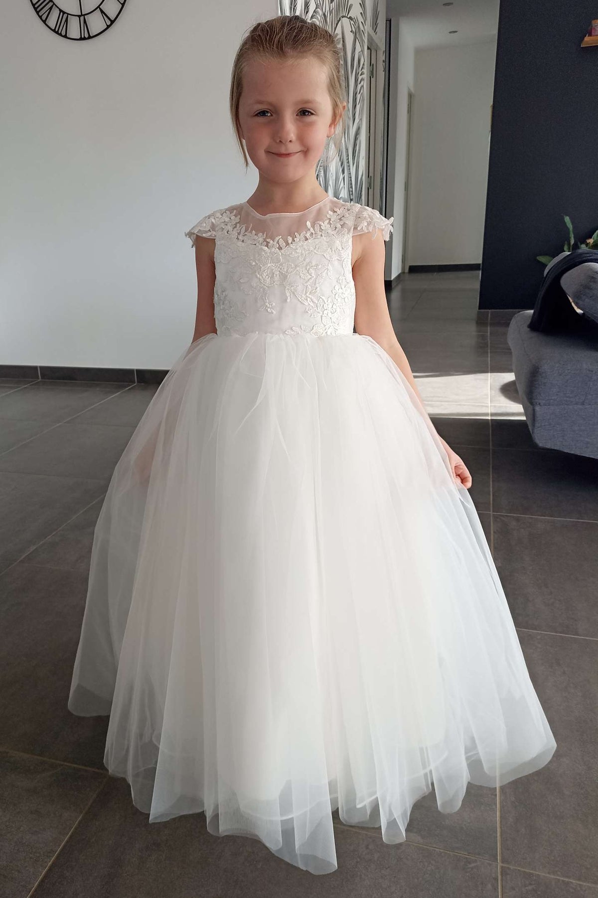 Tulle A-Line Cap Sleeves V-Back Flower Girl Dress With Appliques 