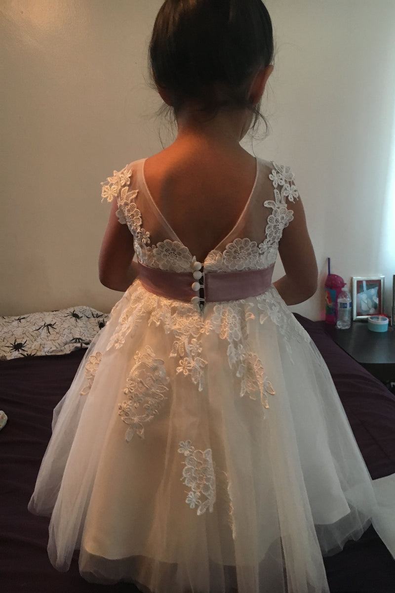 Tulle A-Line Lace Appliques Round Sleeveless Flower Girl Dress