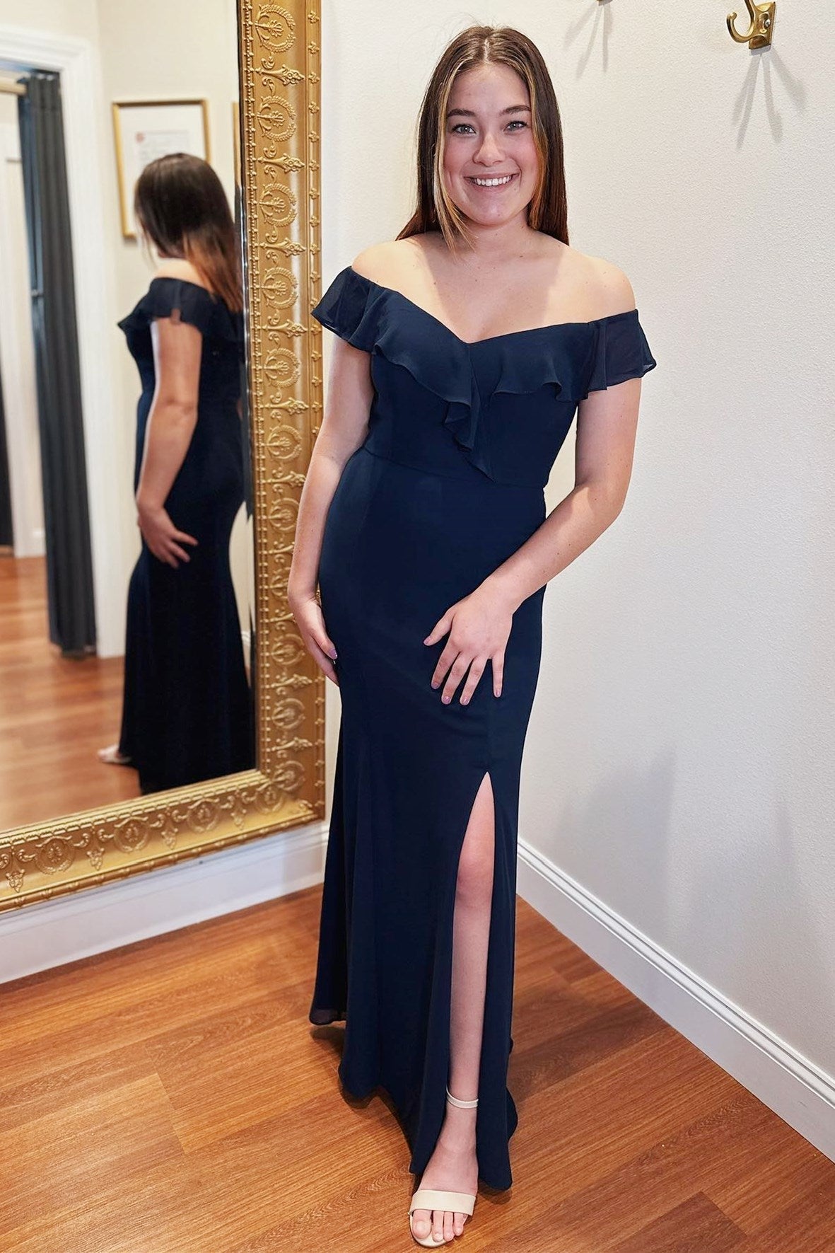Off the Shoulder Ruffles Navy Blue Chiffon Bridesmaid Dress FancyVestido Off the Shoulder Ruffles Navy Blue Chiffon Bridesmaid Dress FancyVestido
