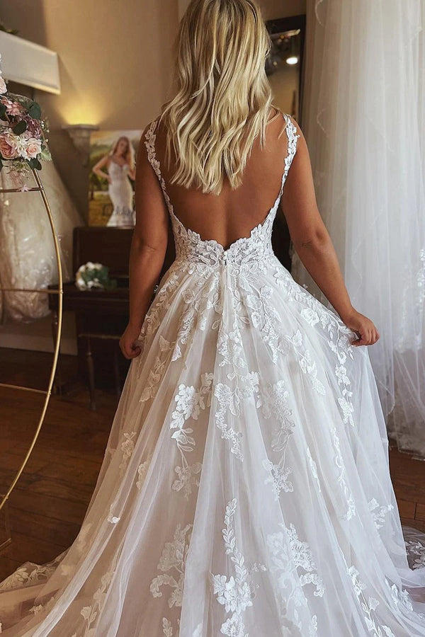 Pluning-Neck Lace Applique A-Line Tulle Wedding Dress with Pockets