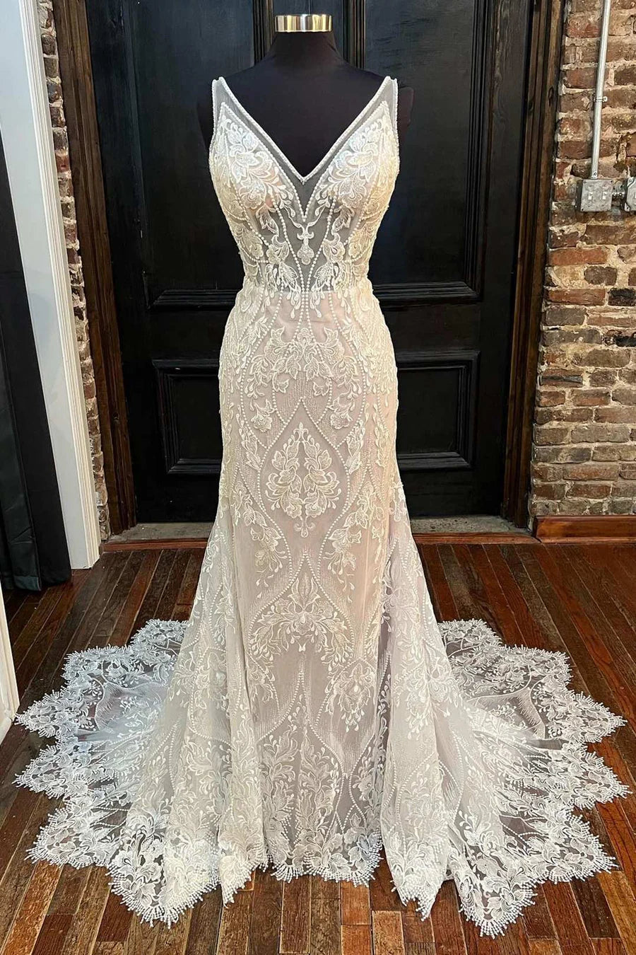Classy V-Neck Lace Mermaid Long Wedding Dress with Backless