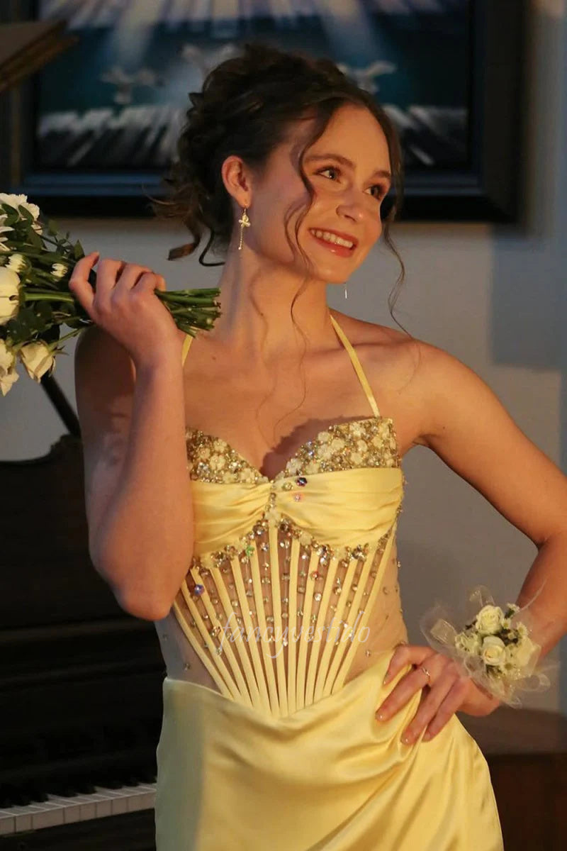 Elegant Yellow Halter Corset Boned Prom Dress with Beaded FancyVestido Elegant Yellow Halter Corset Boned Prom Dress with Beaded FancyVestido