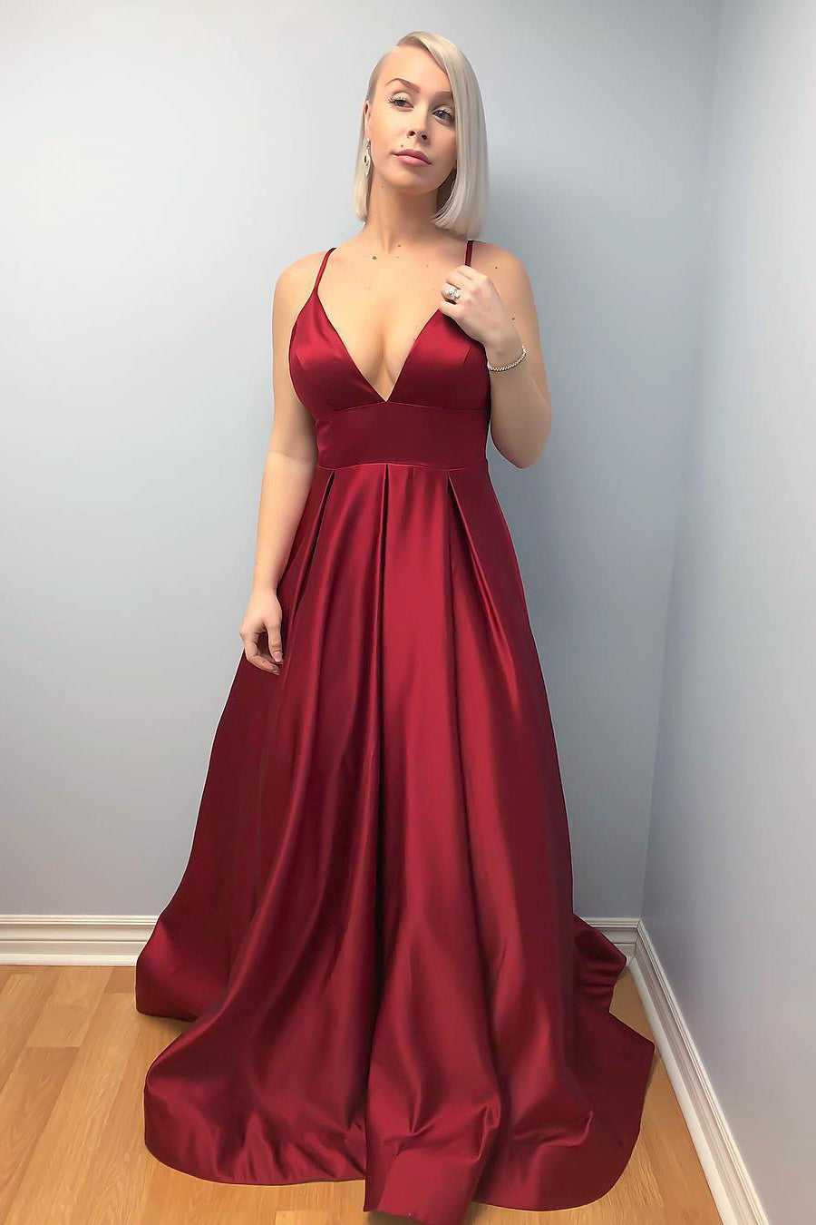 Elegant Burgundy Satin V-Neck A-Line Formal Prom Gown FancyVestido Elegant Burgundy Satin V-Neck A-Line Formal Prom Gown FancyVestido