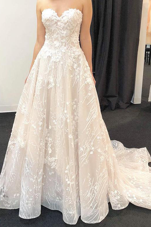 Long Sweetheart A-line Ivory Bridal Dress with Lace Appliques