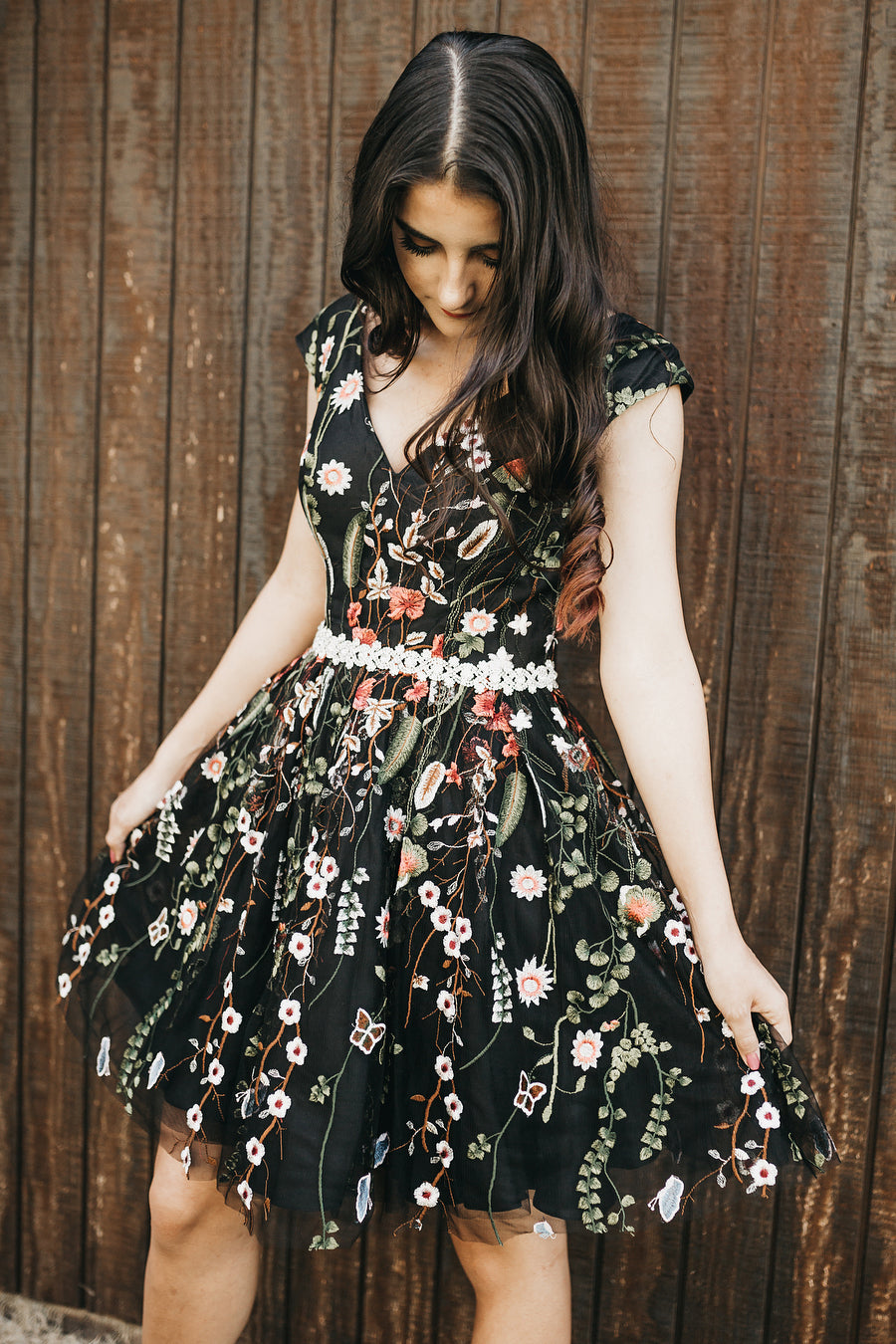 V-Neck Floral Black Homecoming Dress with Beaded Waist FancyVestido V-Neck Floral Black Homecoming Dress with Beaded Waist FancyVestido