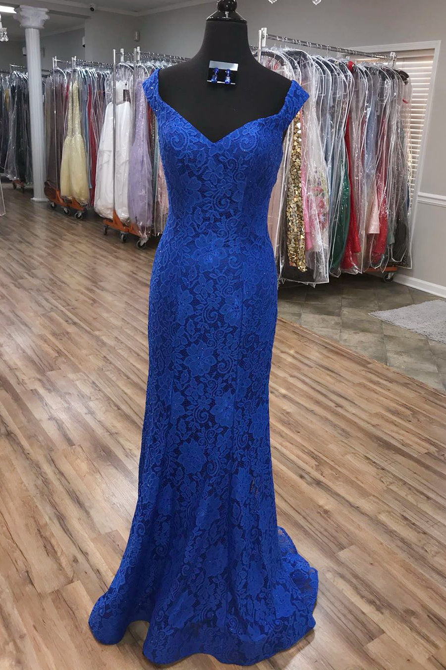 Elegant V Neck Mermaid Royal Blue Long Lace Prom Dress