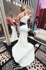 Elegant Mermaid White Long Bridal Dress with Balck Appliques