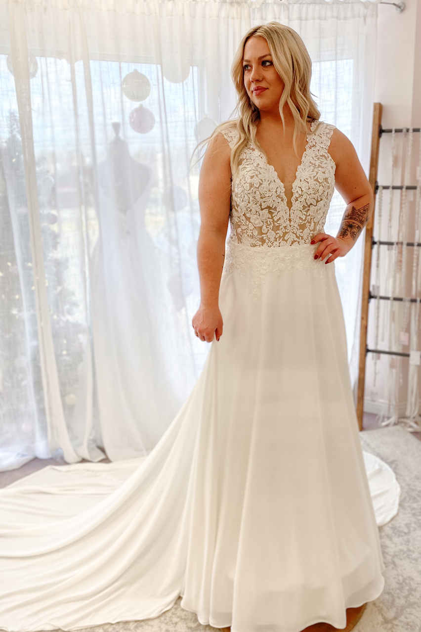 A-Line White Sheer Lace Bodice Long Wedding Dress FancyVestido A-Line White Sheer Lace Bodice Long Wedding Dress FancyVestido