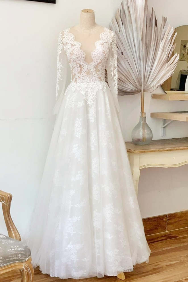 vintage tiered lace wedding dress Vintage Off the Shoulder Wedding Dress with Puff Sleeves – Lace Tiered Wedding Gown with Ruffle Hem Plus Size Size 2 / No Veil main image 1
