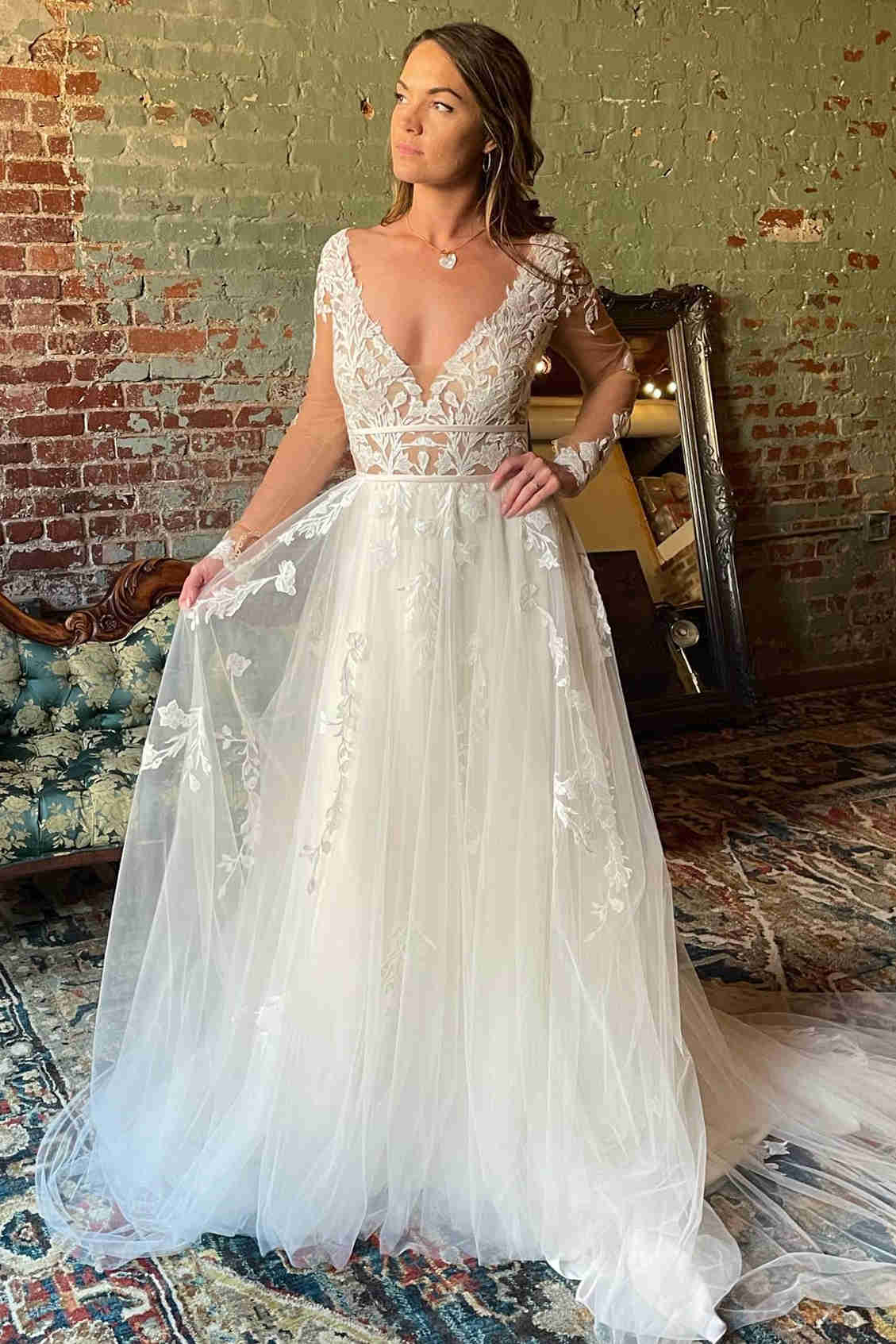 Deep V-Neck Lace Tulle Wedding Dress with Long Sleeves FancyVestido Deep V-Neck Lace Tulle Wedding Dress with Long Sleeves FancyVestido
