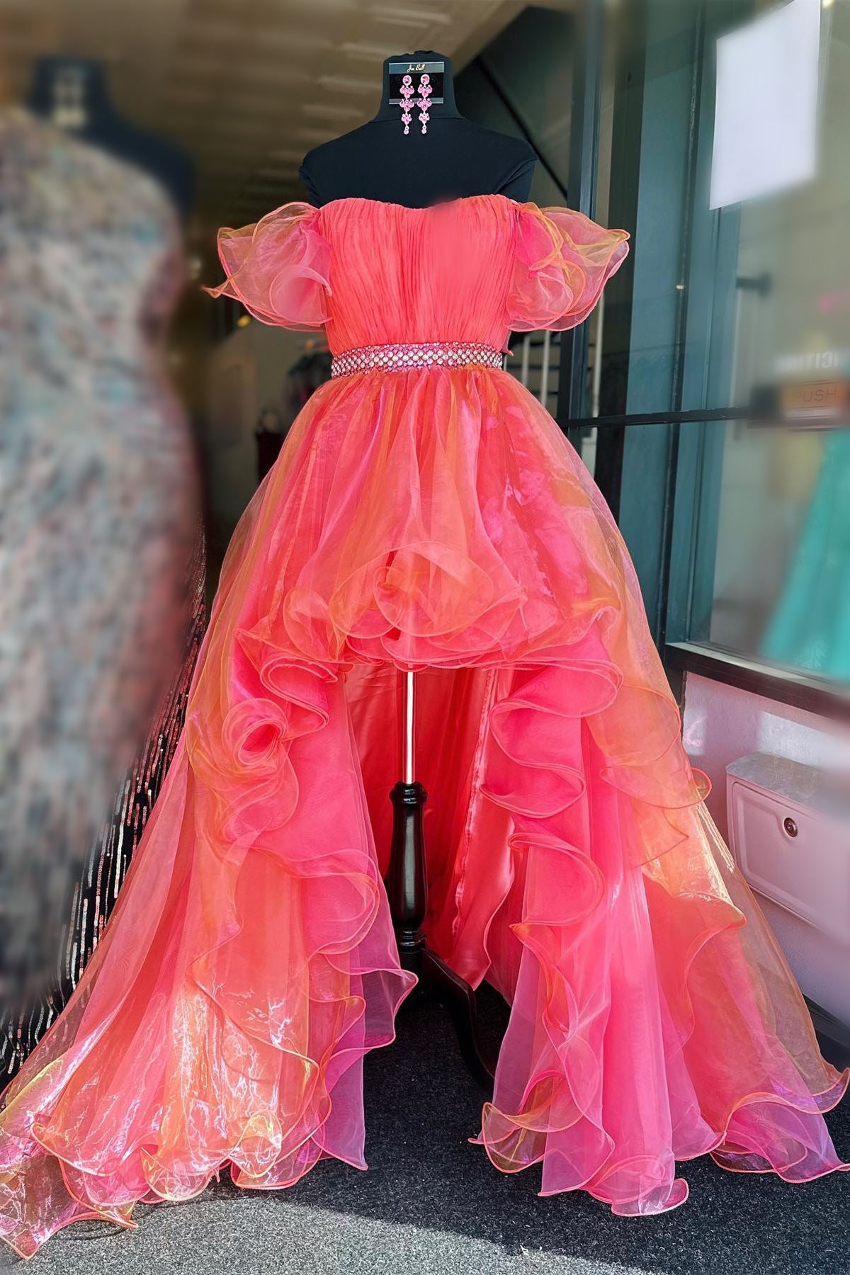 Coral Off-the-Shoulder Organza Ruffle Hi-Low Prom Dress FancyVestido Coral Off-the-Shoulder Organza Ruffle Hi-Low Prom Dress FancyVestido